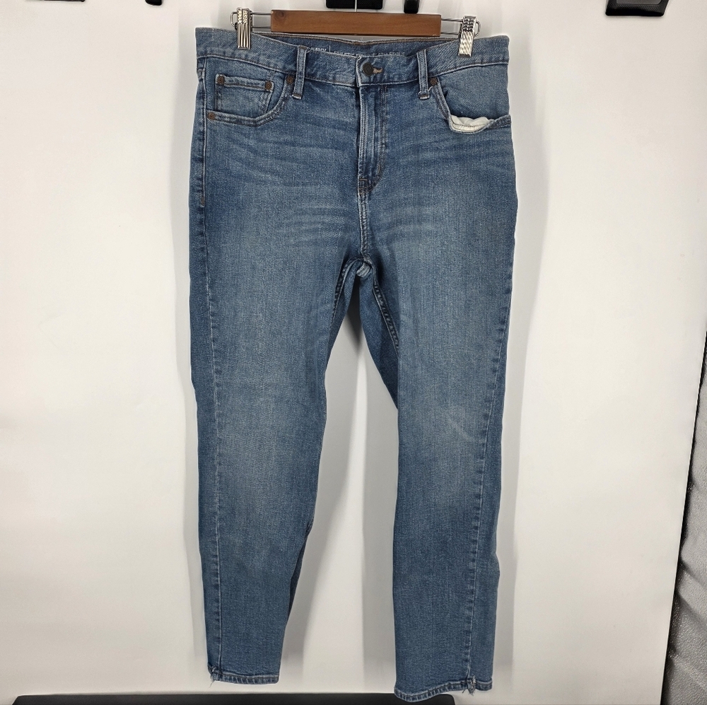 Old Navy Athletic Fit Jeans 34x30 Medium Wash Blue Built-In Flex